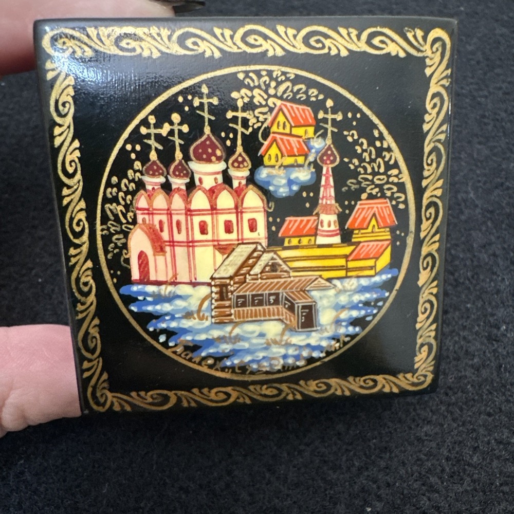 Palekh Lacquer Box Vintage Russian Hand Painted Suzdali Church Scene EUC Signed